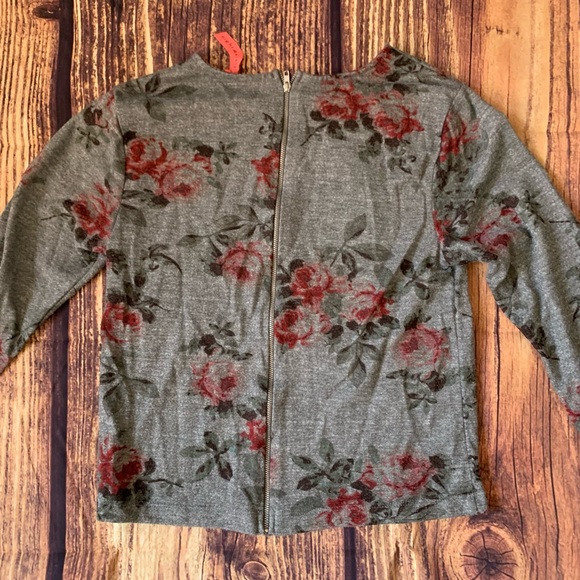 Eight Sixty Women's Long Sleeve Back Zippered Gray Floral Blouse Size: S - Picture 5 of 7